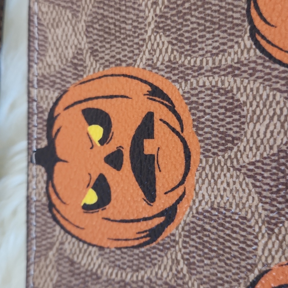 Adorable NWT Coach Halloween Pumpkin Signature Corner Zip Wristlet Wallet 🧡🎃🖤 - Picture 7 of 16